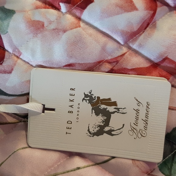 Limited edition ted baker coat last price 450$ - Picture 9 of 12